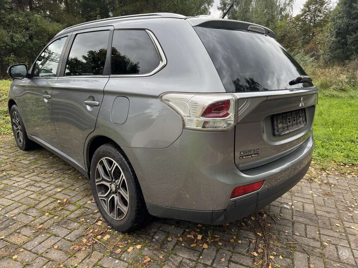 Mitsubishi Outlander 2014 — салон