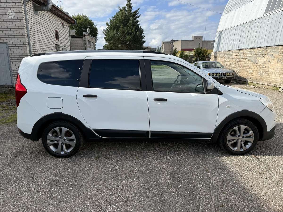 Dacia Lodgy 2015 — engine 1198 cm³, 116 HP (85kW)