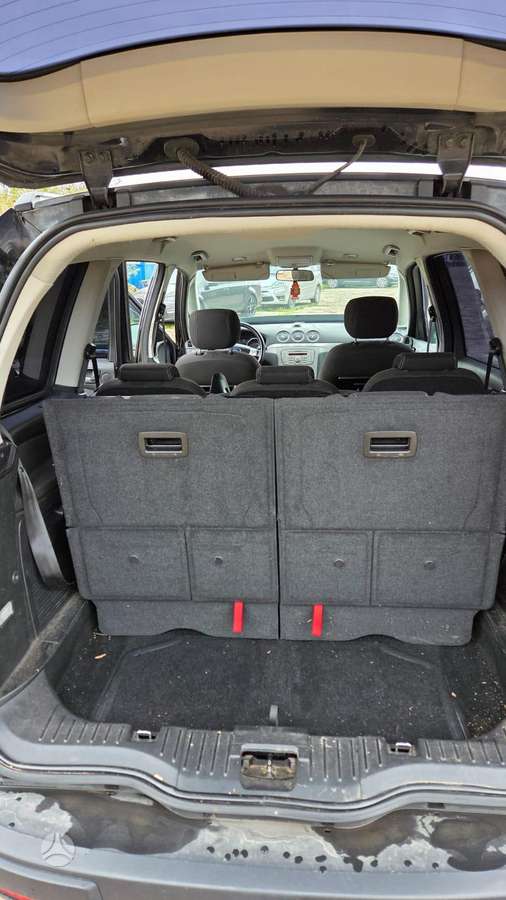Ford Galaxy 2010 — photo 7