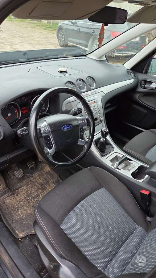 Ford Galaxy 2010 — photo 8