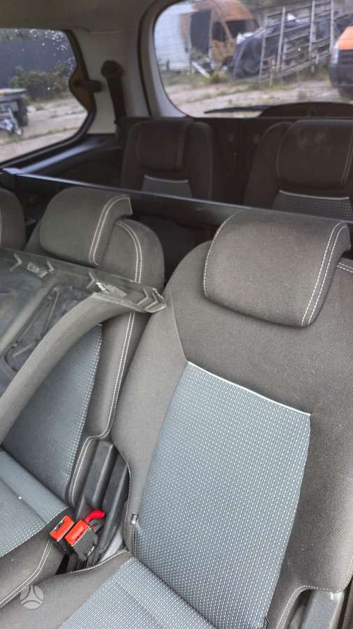 Ford Galaxy 2010 — photo 9