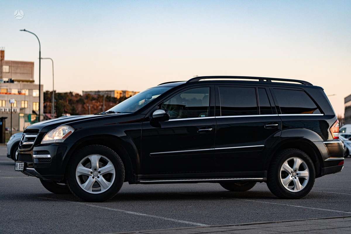 Mercedes-Benz GL450 2009 — rear view