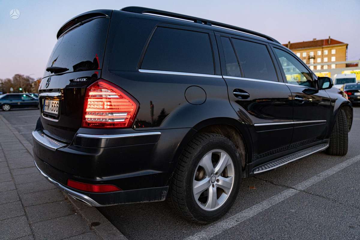 Mercedes-Benz GL450 2009 — photo 25