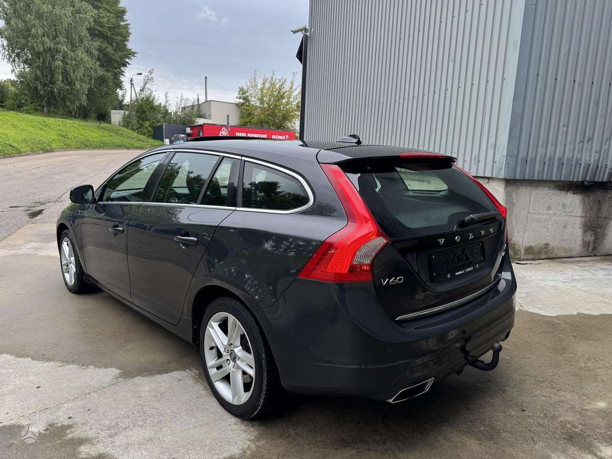 Volvo V60 2014 — interior