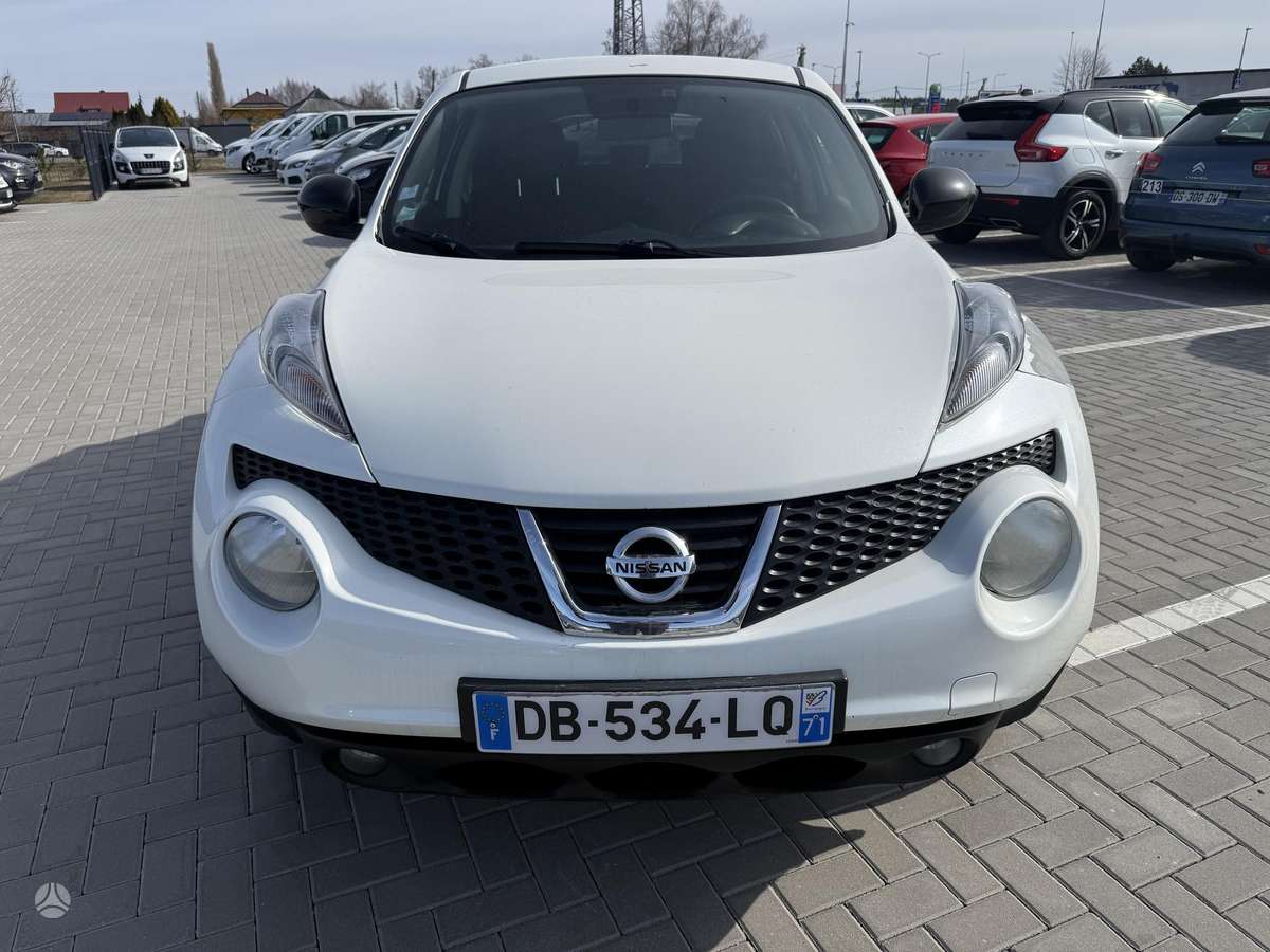 Nissan Juke 2013 — rear view
