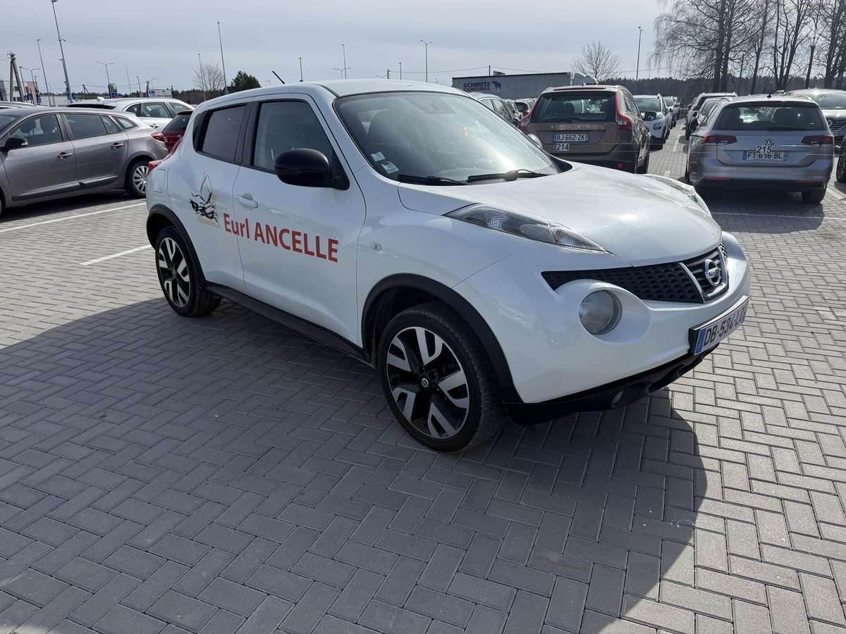 Nissan Juke 2013 — interior