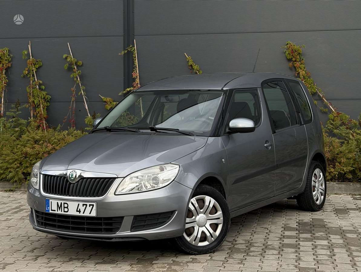 Skoda Roomster 2013 — rear view