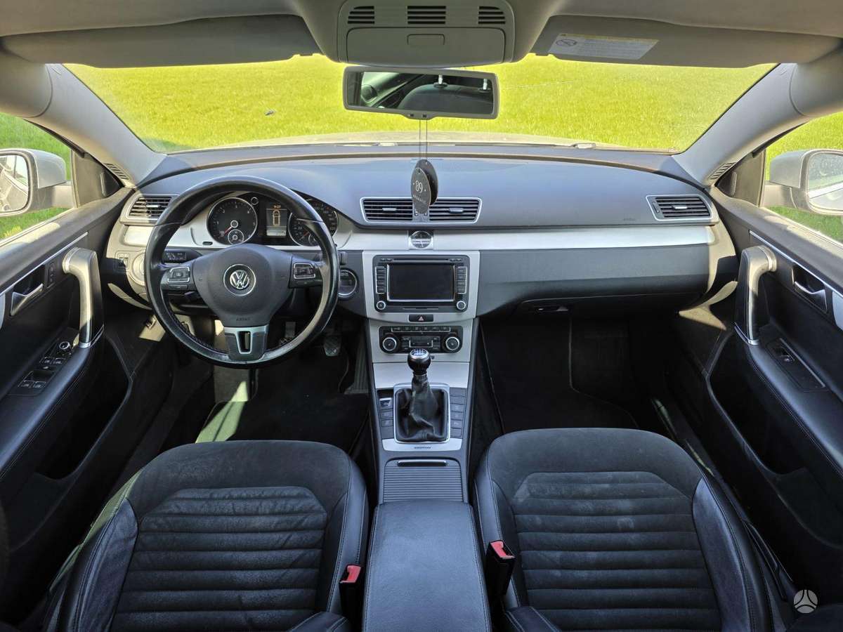 Volkswagen Passat 2011 — photo 15