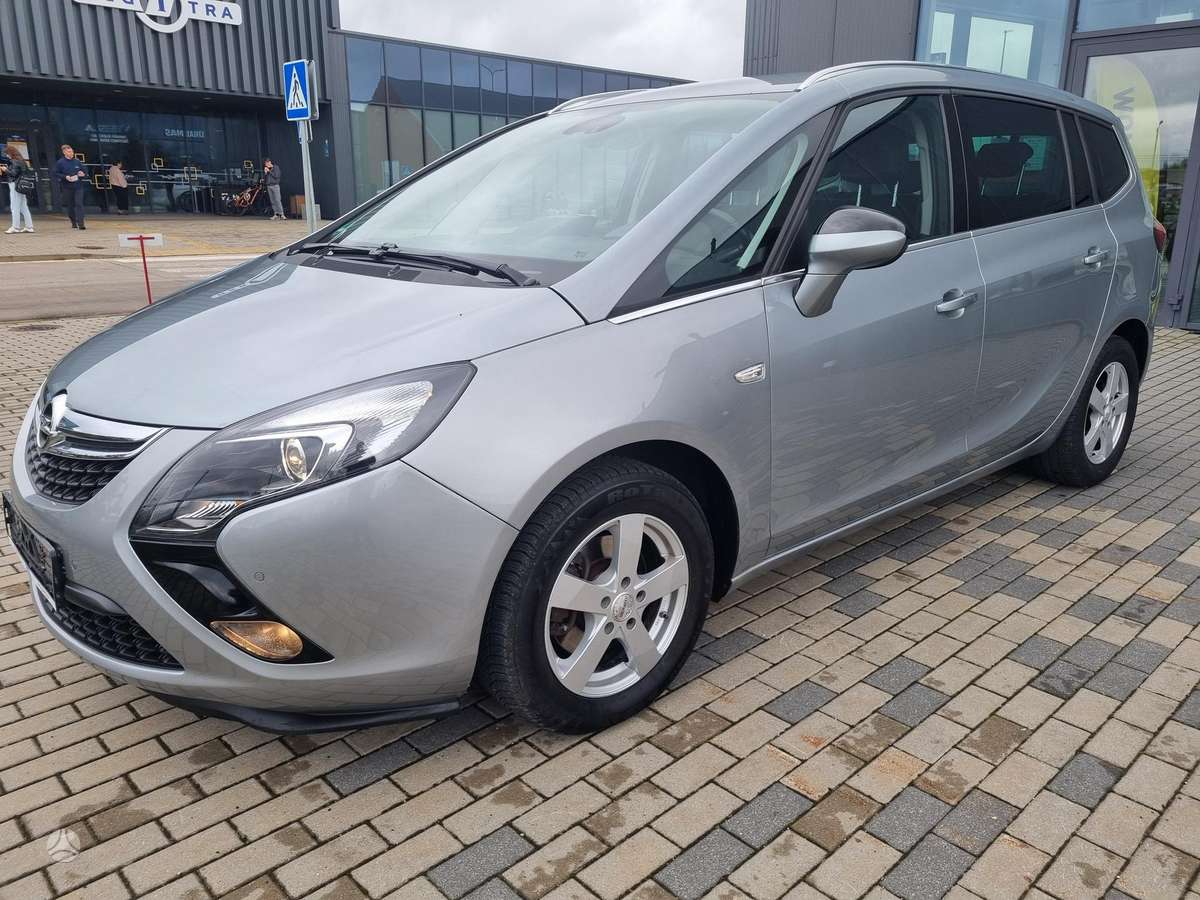Opel Zafira 2015 — photo 10
