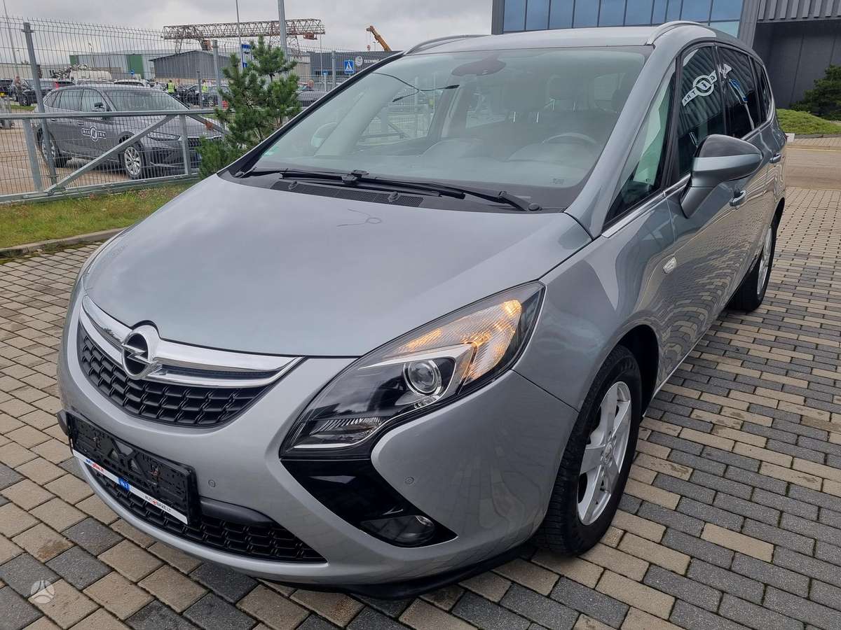 Opel Zafira 2015 — photo 11