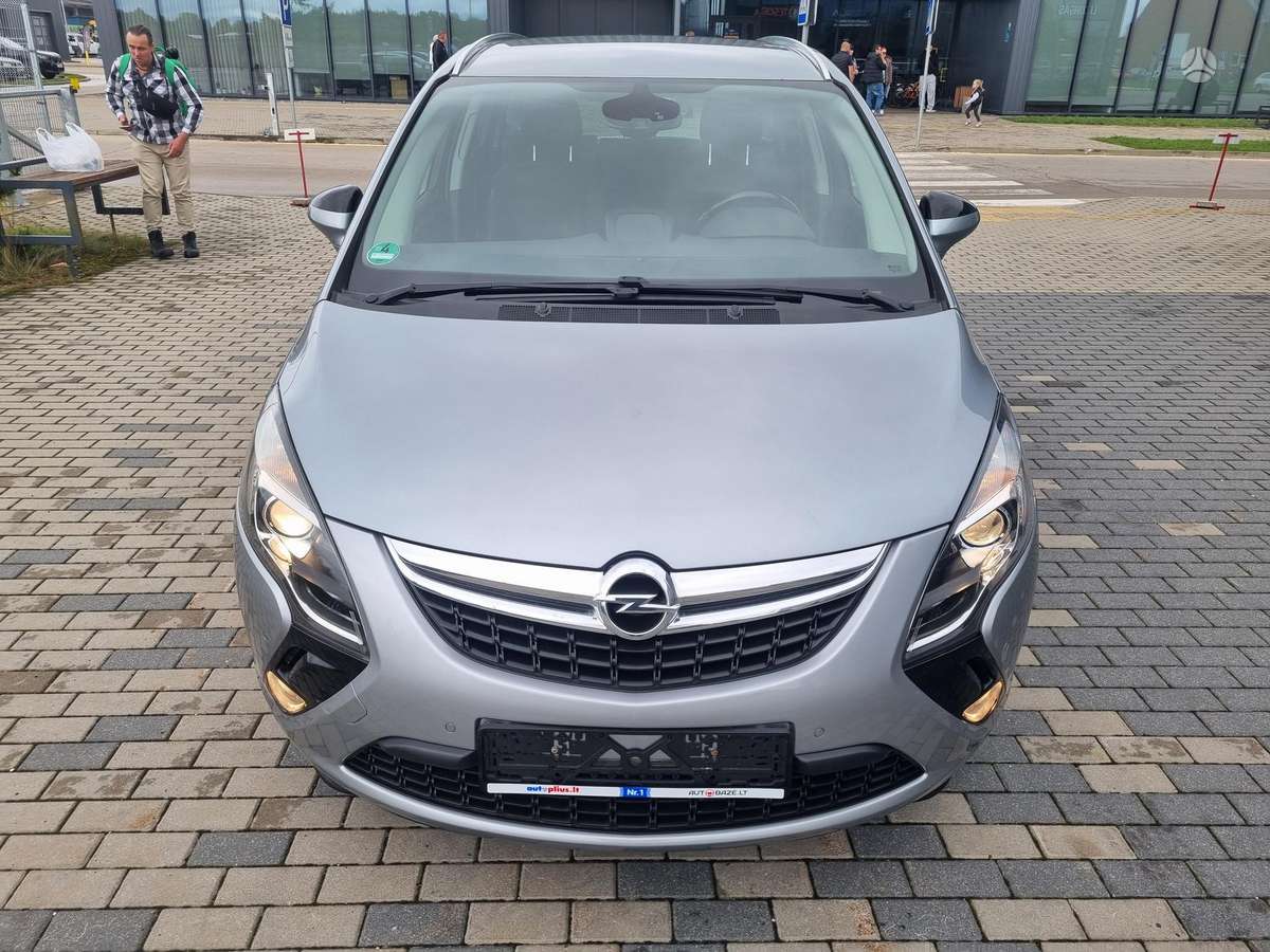 Opel Zafira 2015 — photo 12