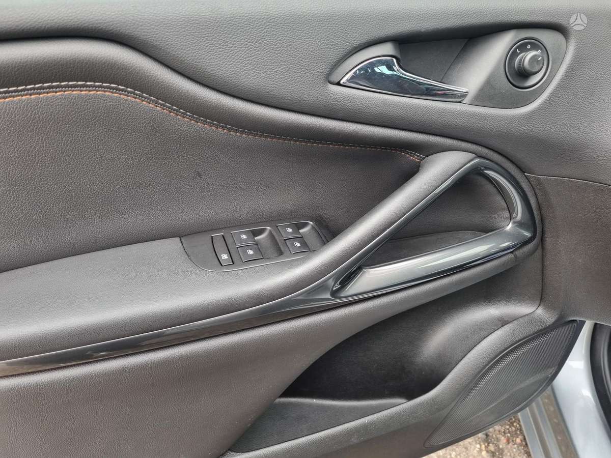 Opel Zafira 2015 — photo 15