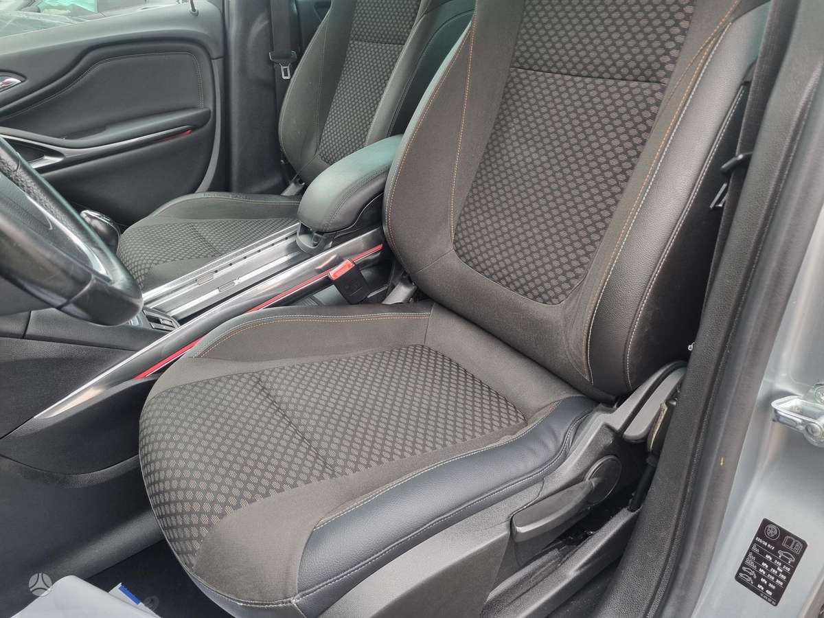 Opel Zafira 2015 — photo 16