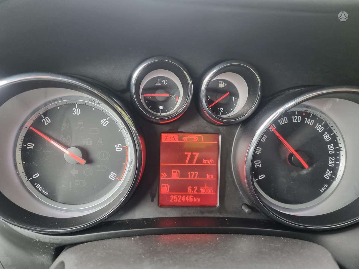 Opel Zafira 2015 — photo 22