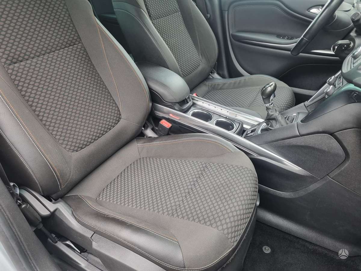 Opel Zafira 2015 — photo 26