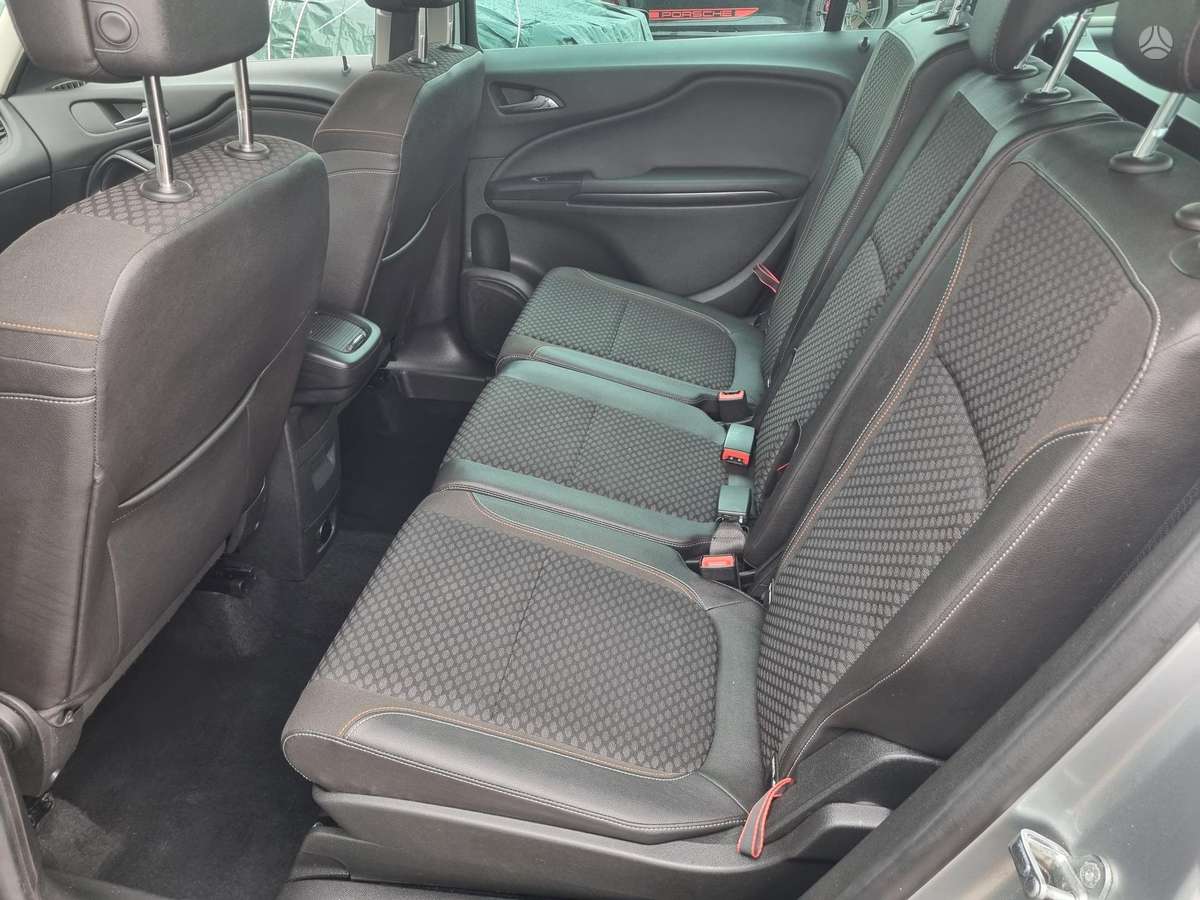 Opel Zafira 2015 — photo 27