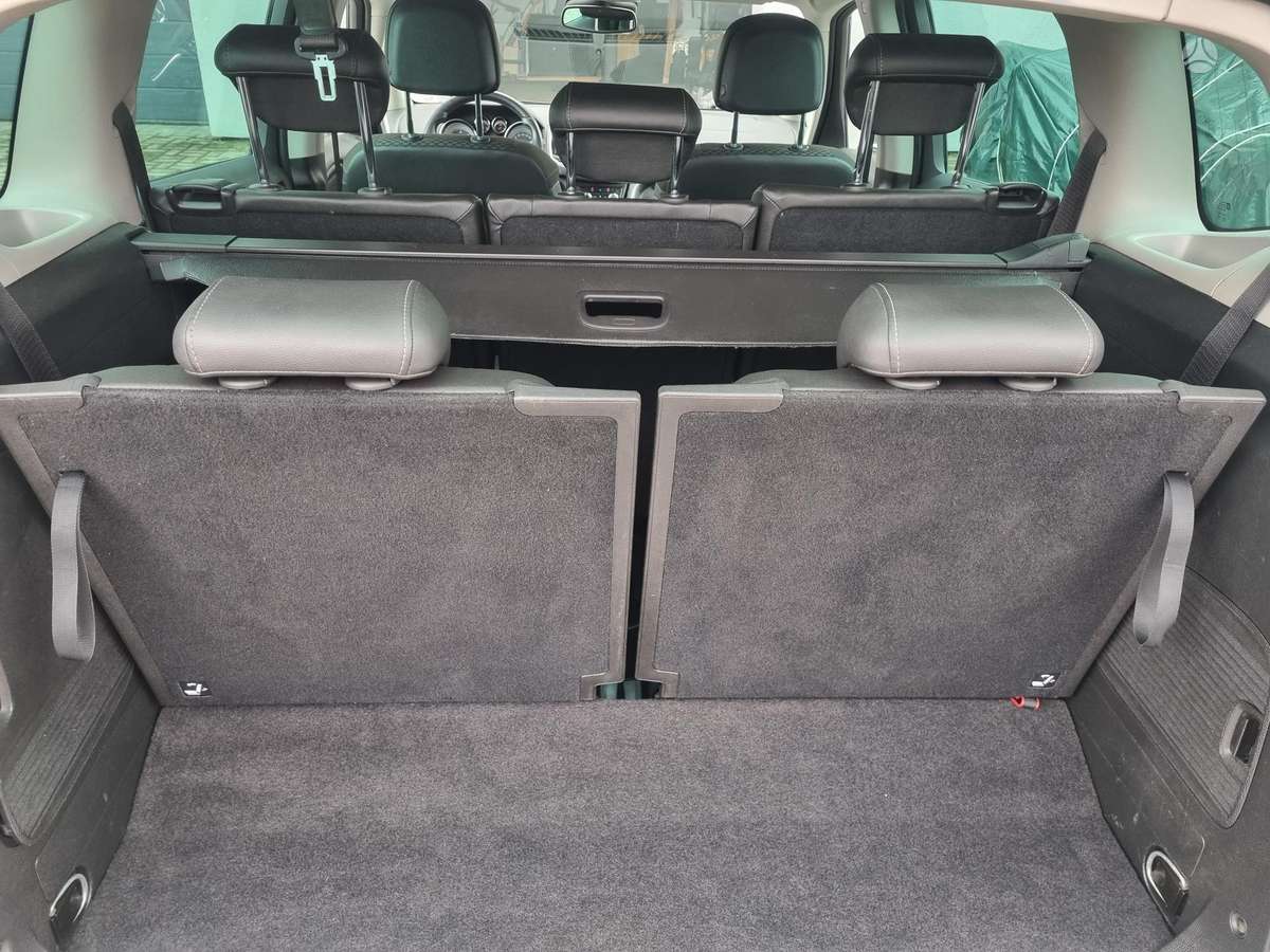 Opel Zafira 2015 — photo 28