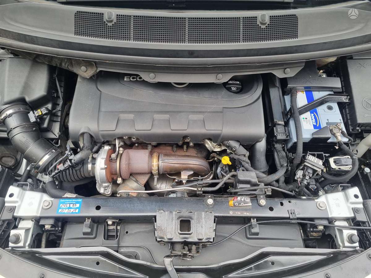 Opel Zafira 2015 — photo 30