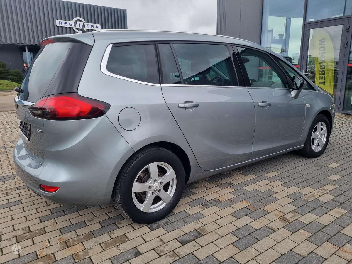 Opel Zafira 2015 — engine 1956 cm³, 131 HP (96kW)