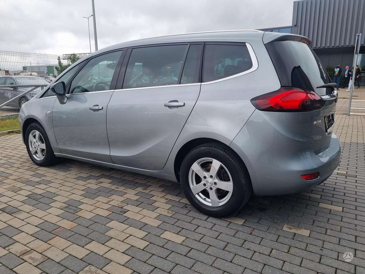 Opel Zafira 2015 — photo 8
