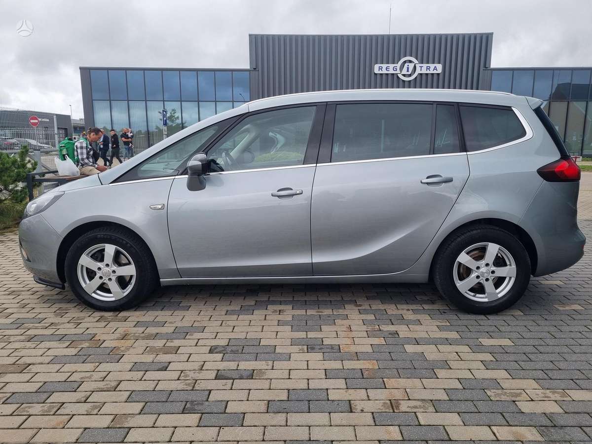 Opel Zafira 2015 — photo 9