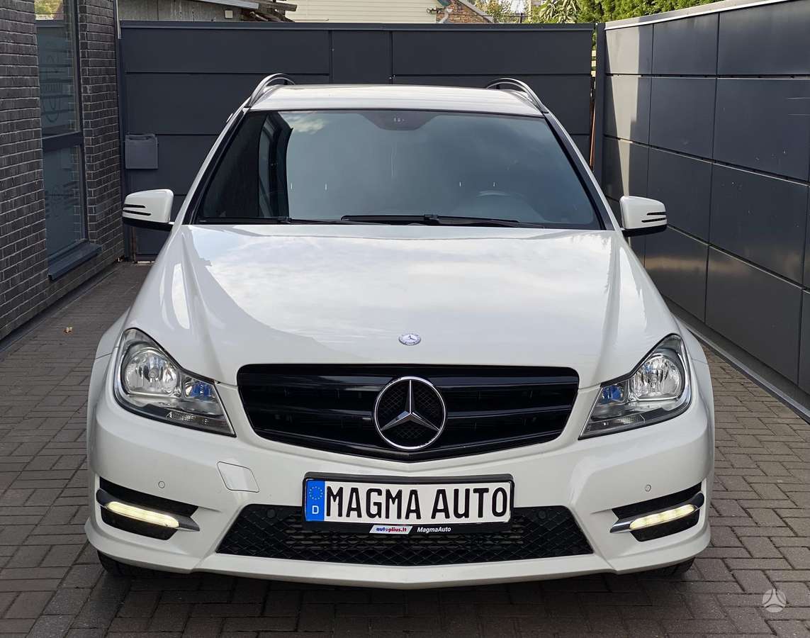 Mercedes-Benz C220 2012 — салон