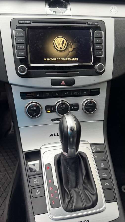 Volkswagen Passat 2013 — photo 14