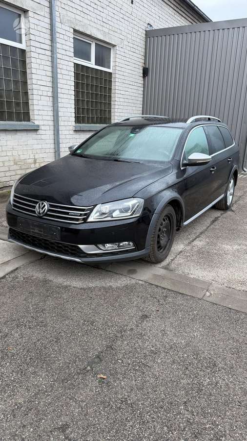 Volkswagen Passat 2013 — interior