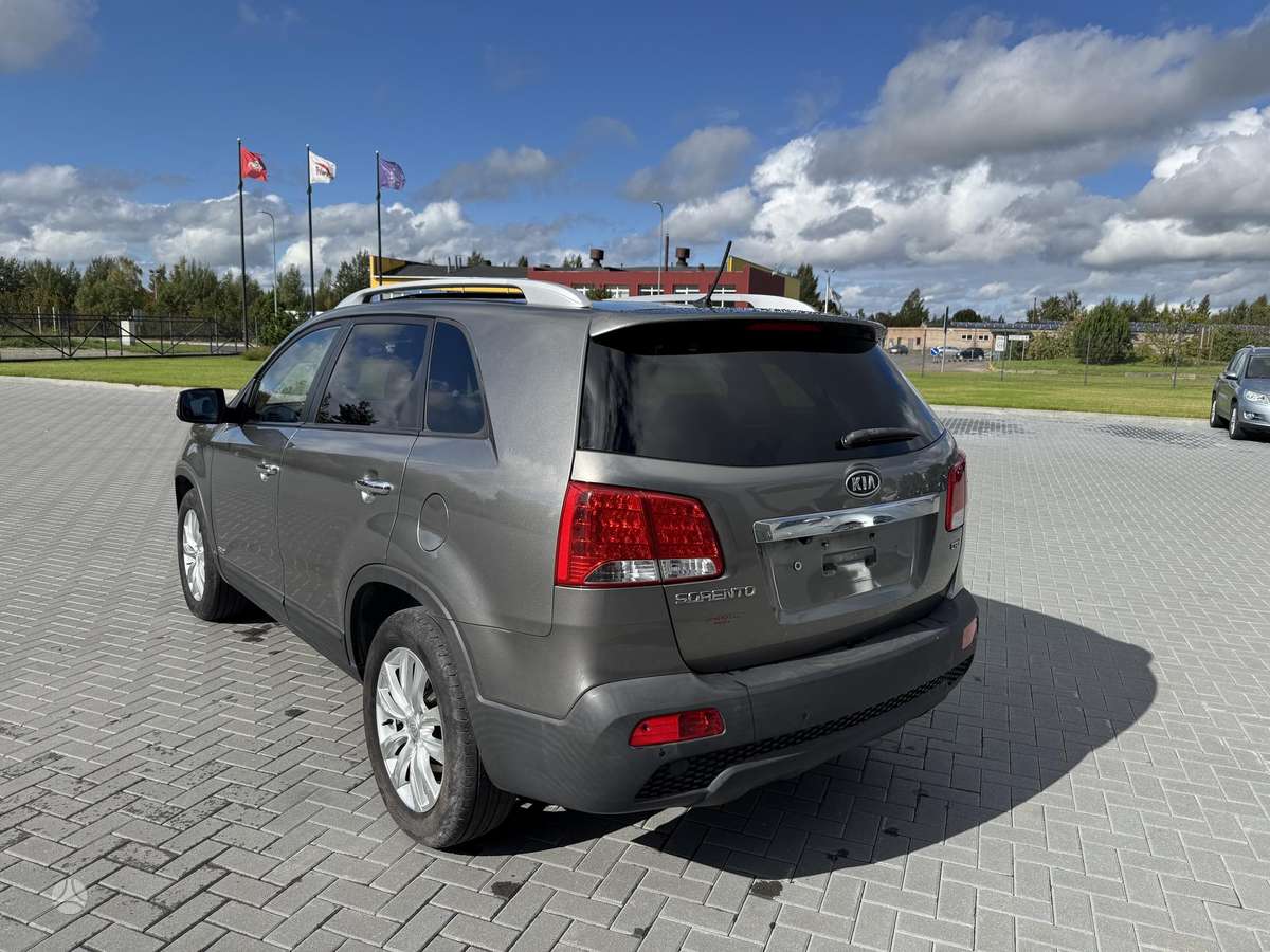 Kia Sorento 2011 — двигун 2199 cm³, 197 HP (145kW)