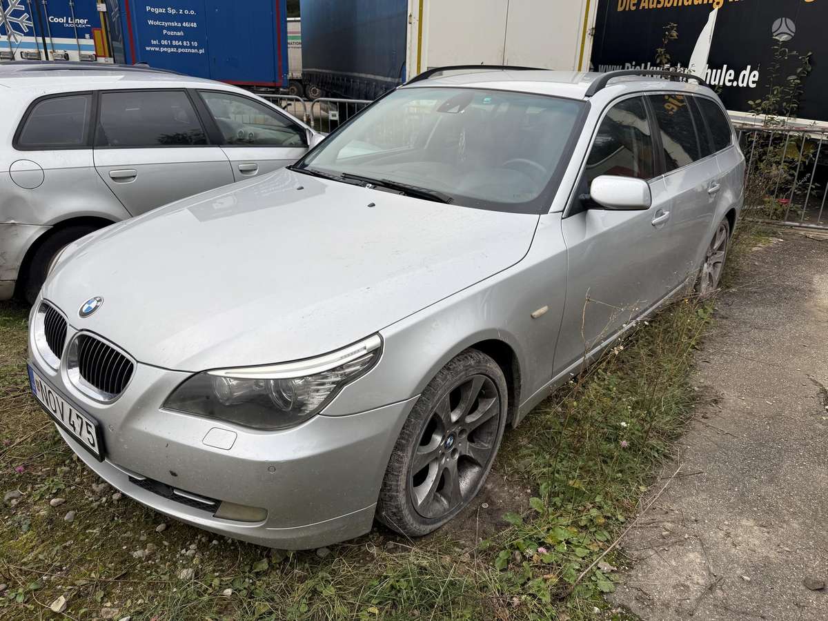 BMW 530 2008 — interior