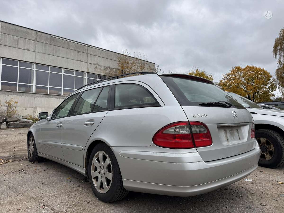 Mercedes-Benz E220 2008 — салон