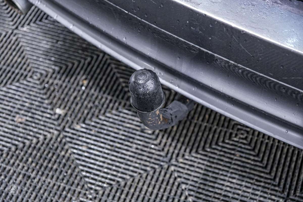 BMW 320 2010 — photo 12