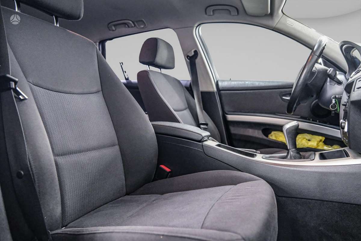 BMW 320 2010 — photo 6