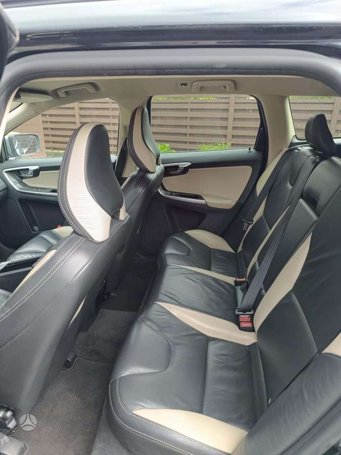 Volvo XC60 2009 — photo 10