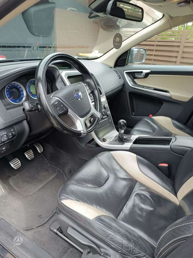 Volvo XC60 2009 — photo 7
