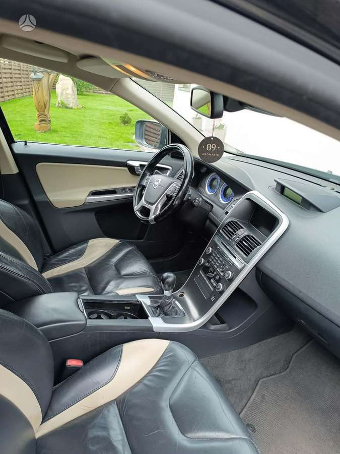 Volvo XC60 2009 — photo 8