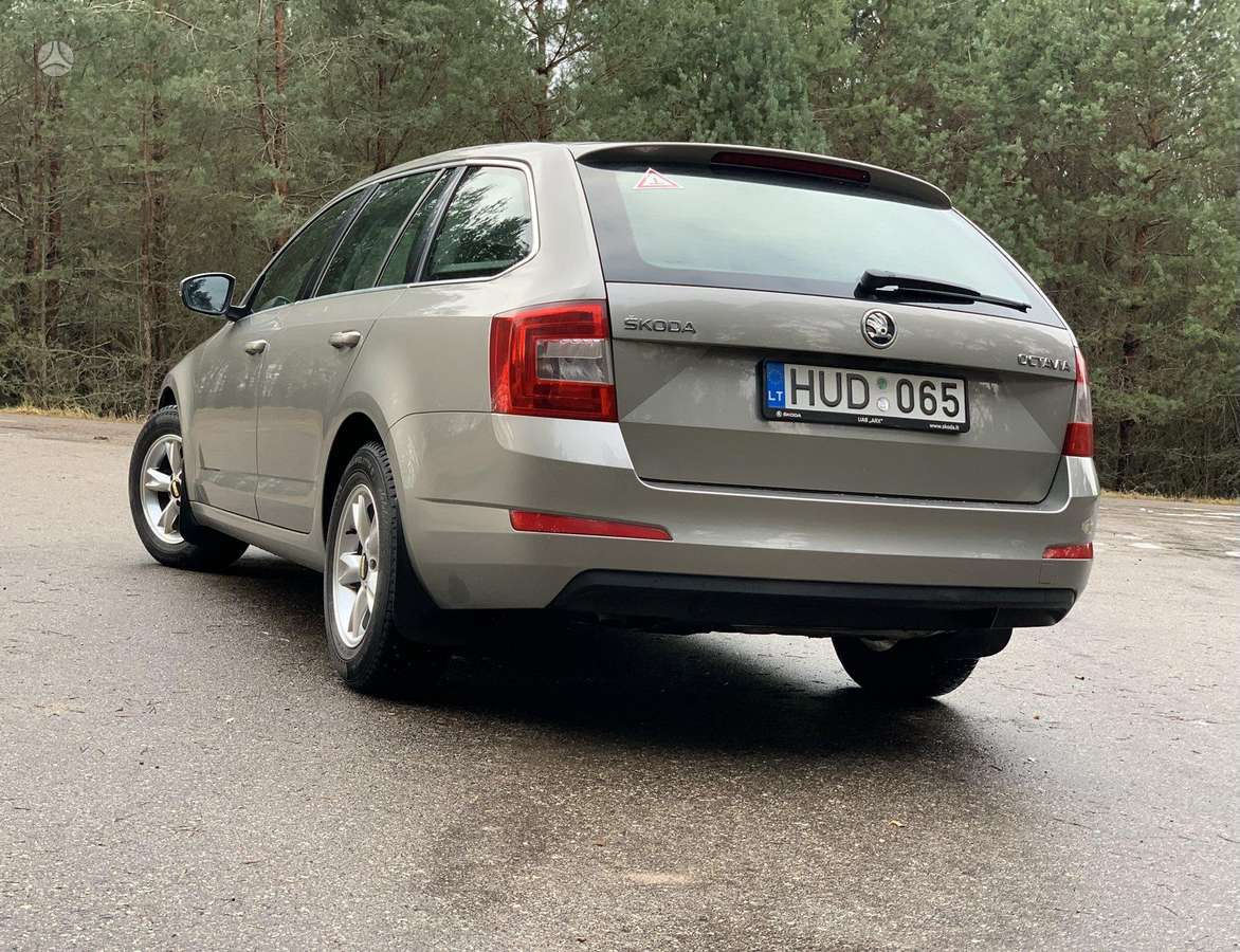 Skoda Octavia 2015 — interior