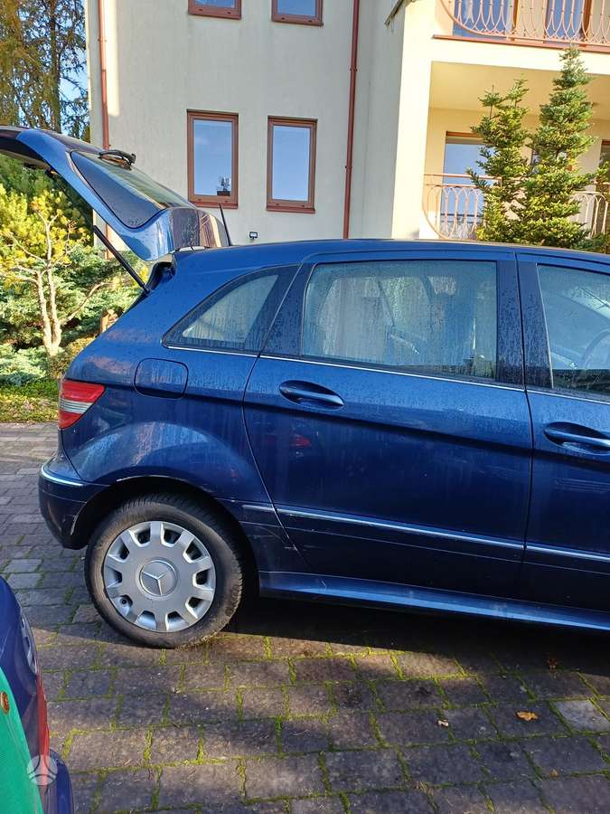 Mercedes-Benz B170 2009 — photo 11