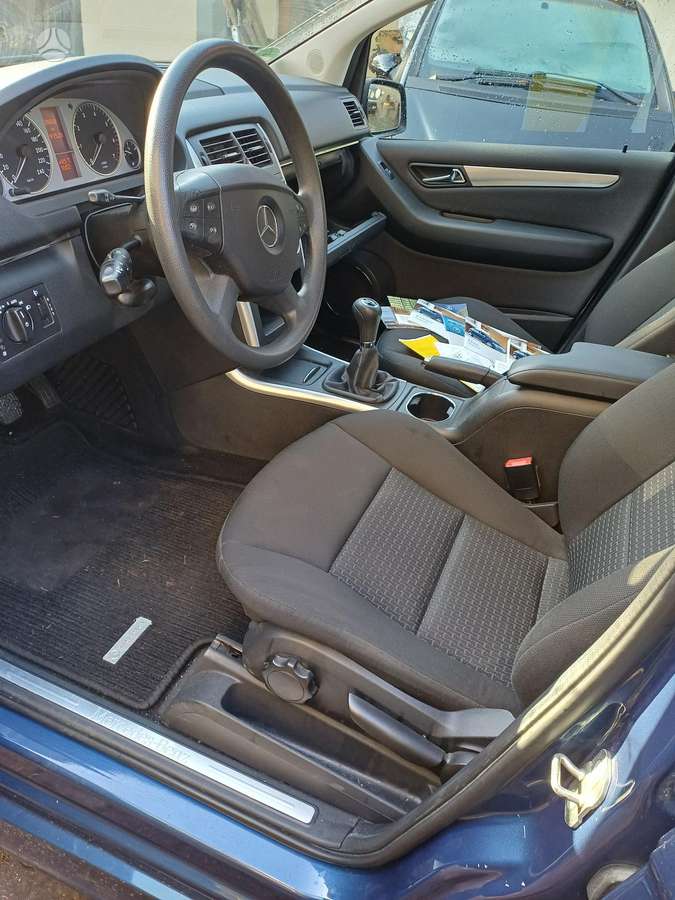 Mercedes-Benz B170 2009 — photo 12
