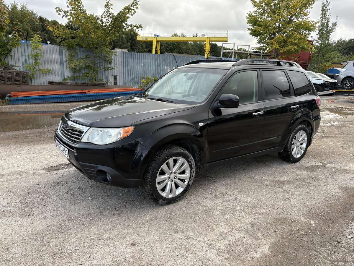 Subaru Forester 2011 — вигляд ззаду