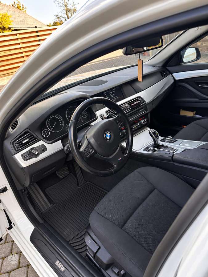 BMW 520 2012 — photo 11