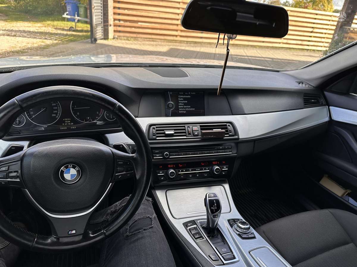 BMW 520 2012 — photo 9