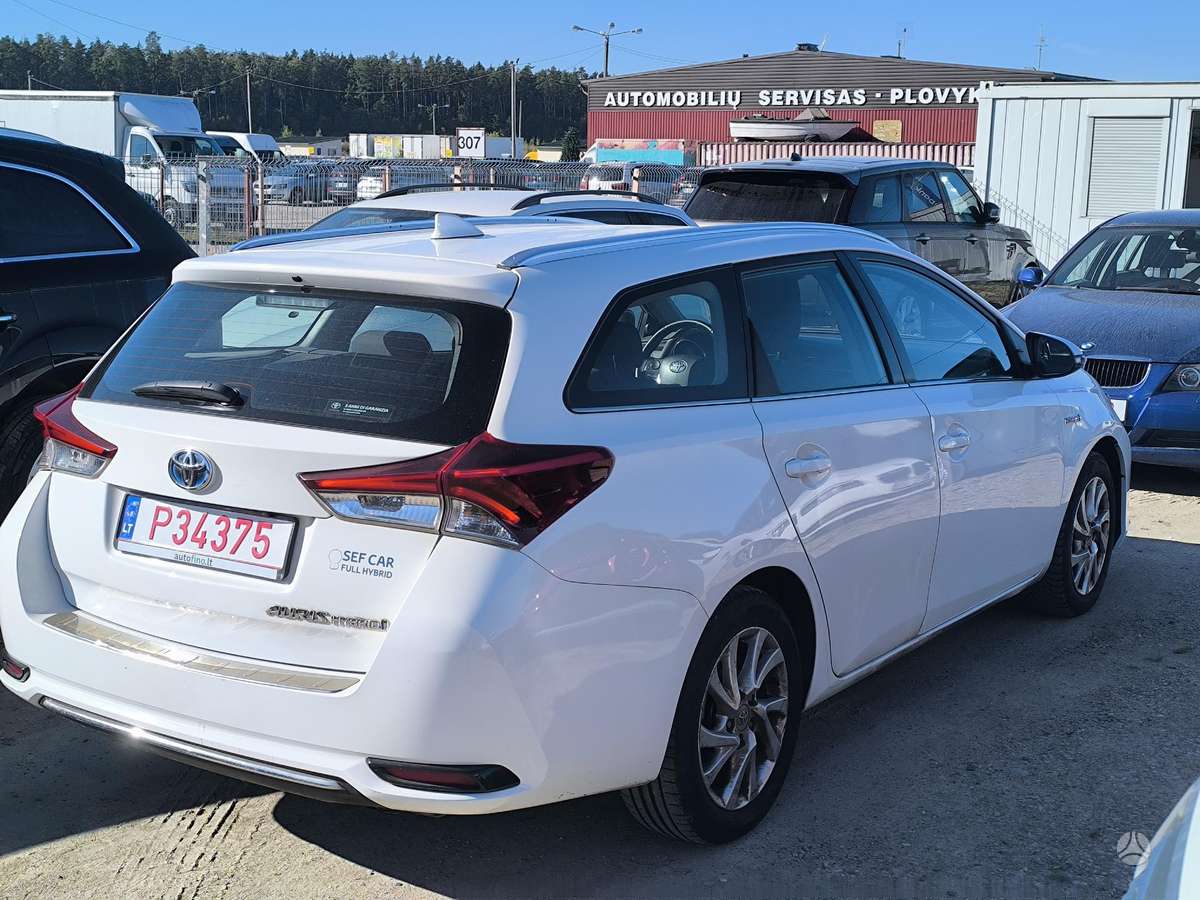Toyota Auris 2015 — салон