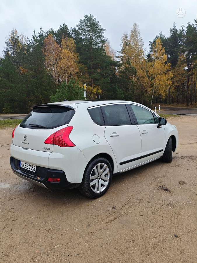 Peugeot 3008 2013 — rear view