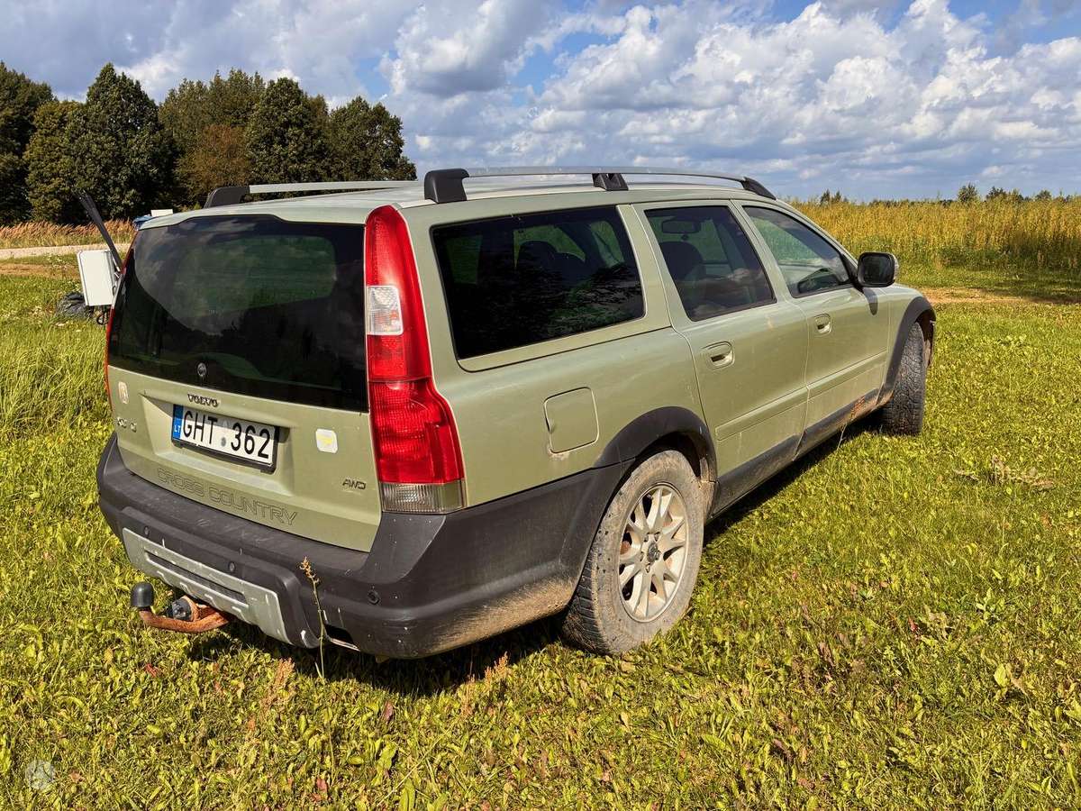 Volvo XC70 2006 — engine 2521 cm³, 209 HP (154kW)