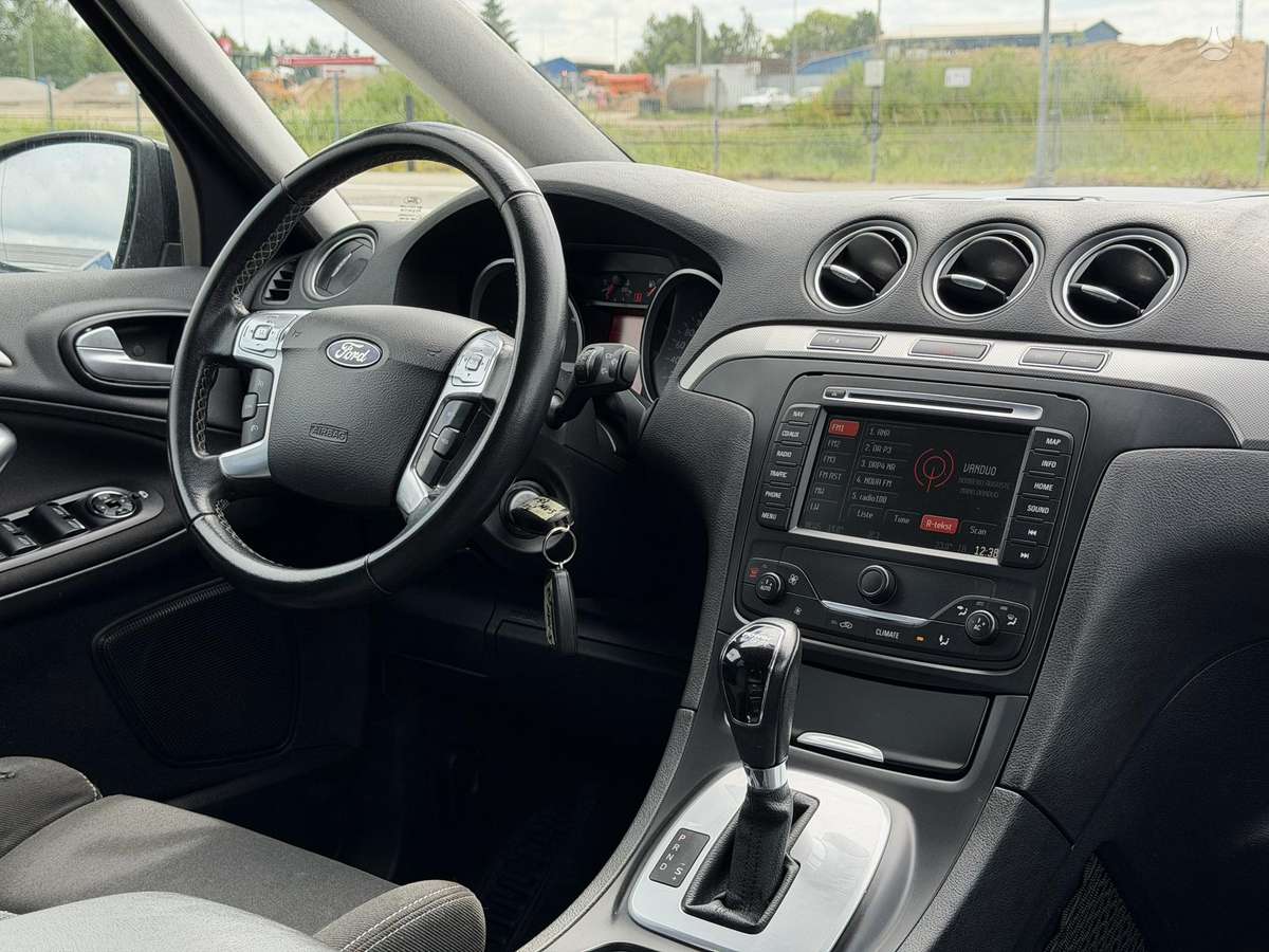 Ford S-MAX 2012 — photo 16