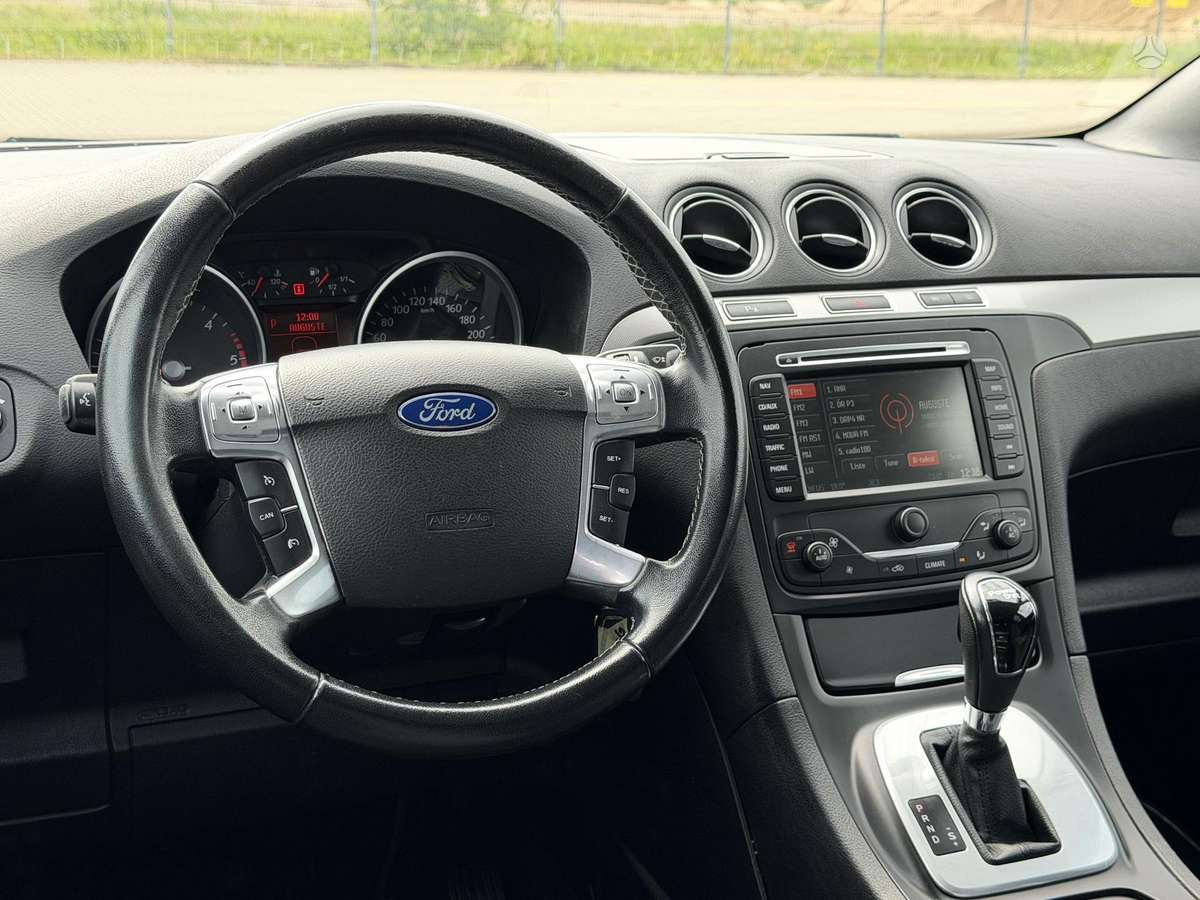 Ford S-MAX 2012 — photo 17