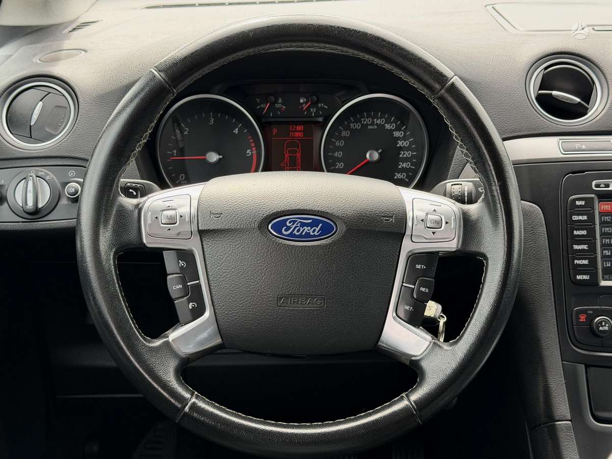 Ford S-MAX 2012 — photo 18