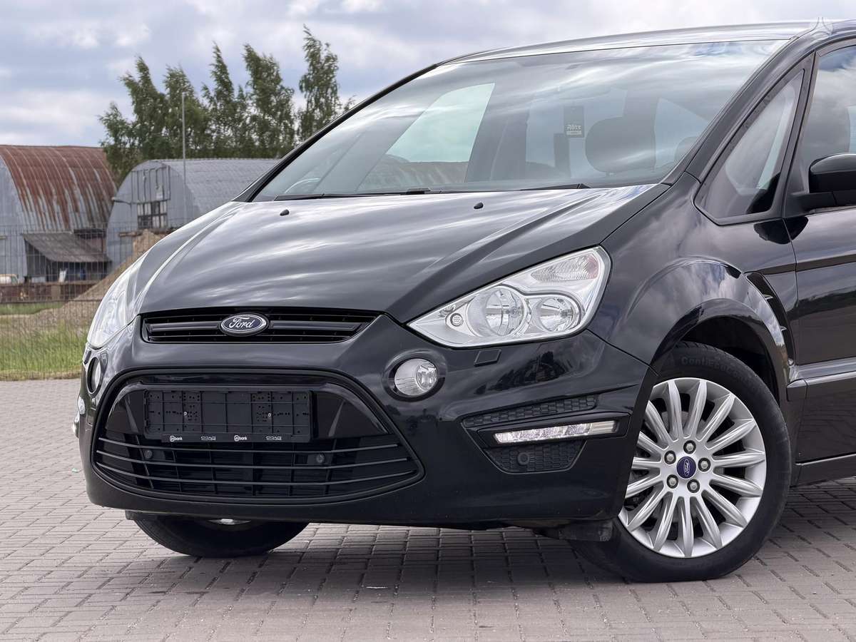Ford S-MAX 2012 — rear view