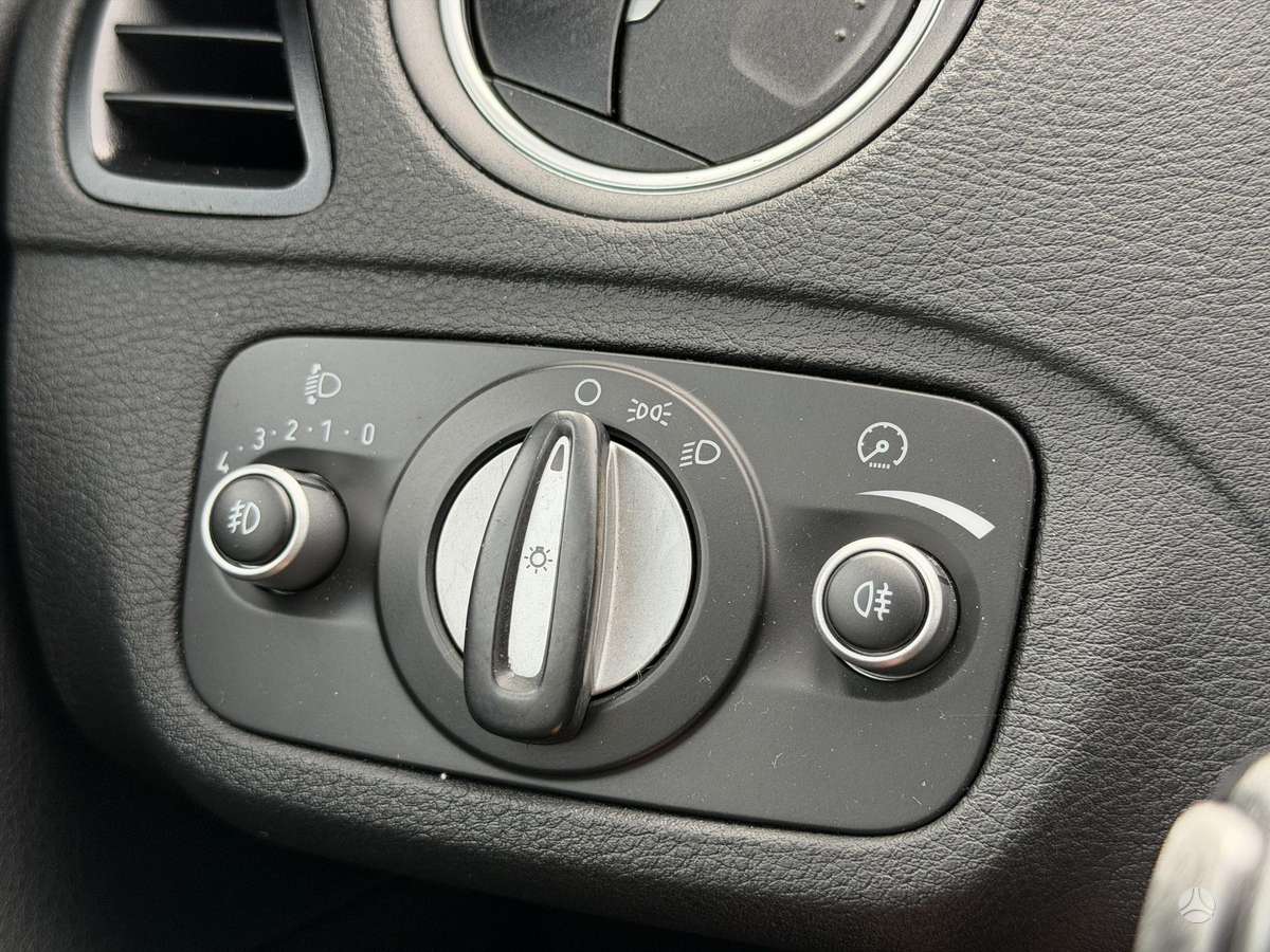 Ford S-MAX 2012 — photo 25